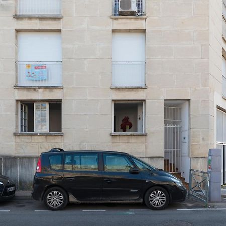 Appartement De Charme - Vue Sur Remparts - Wifi Gratuit - Parking Payant A Proximite Avignon Kültér fotó