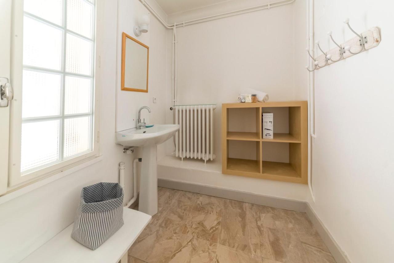 Appartement De Charme - Vue Sur Remparts - Wifi Gratuit - Parking Payant A Proximite Avignon Kültér fotó