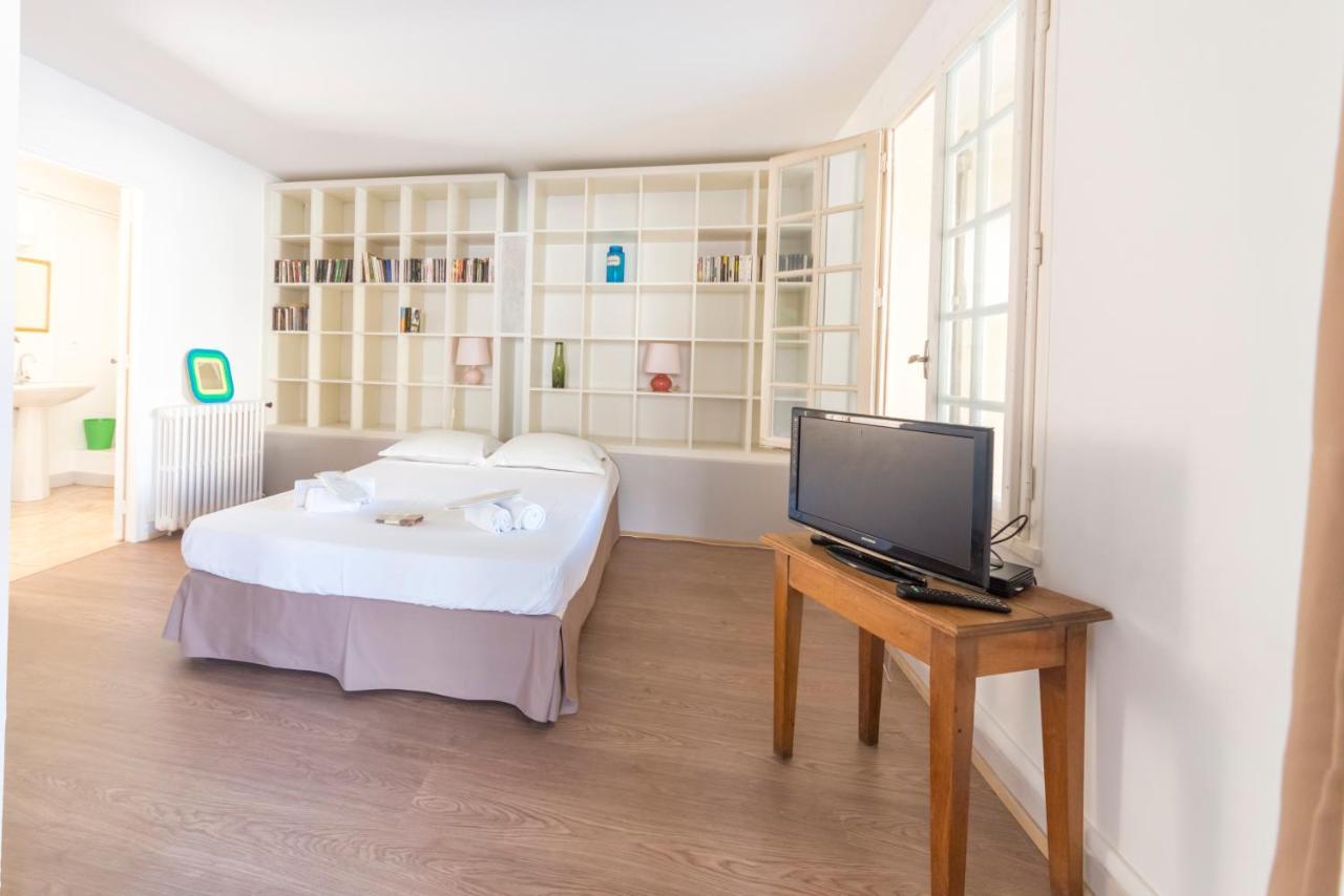 Appartement De Charme - Vue Sur Remparts - Wifi Gratuit - Parking Payant A Proximite Avignon Kültér fotó